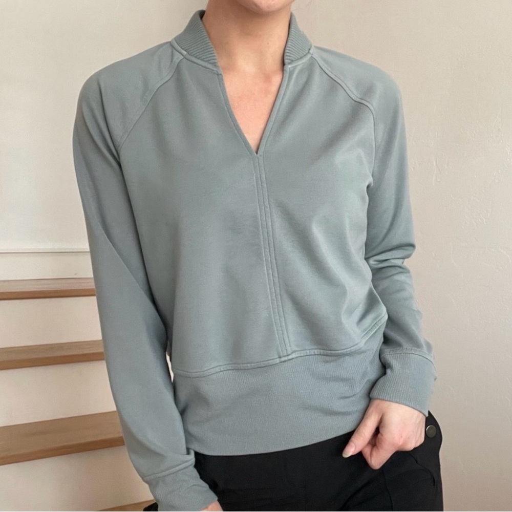 Athleta Eastbound Minimalist Grey Pullover Ribbed Collar Sweatshirt Size XL